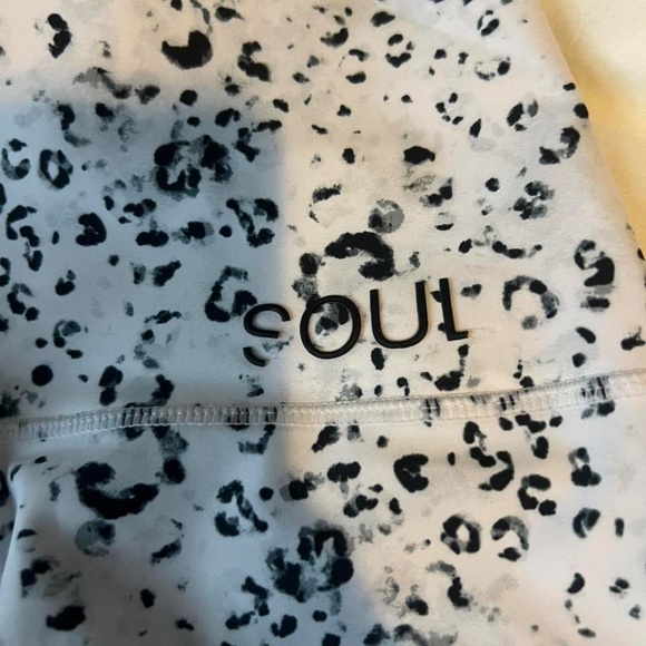 SoulCycle Snow Leopard Workout Set - Picture 4 of 4